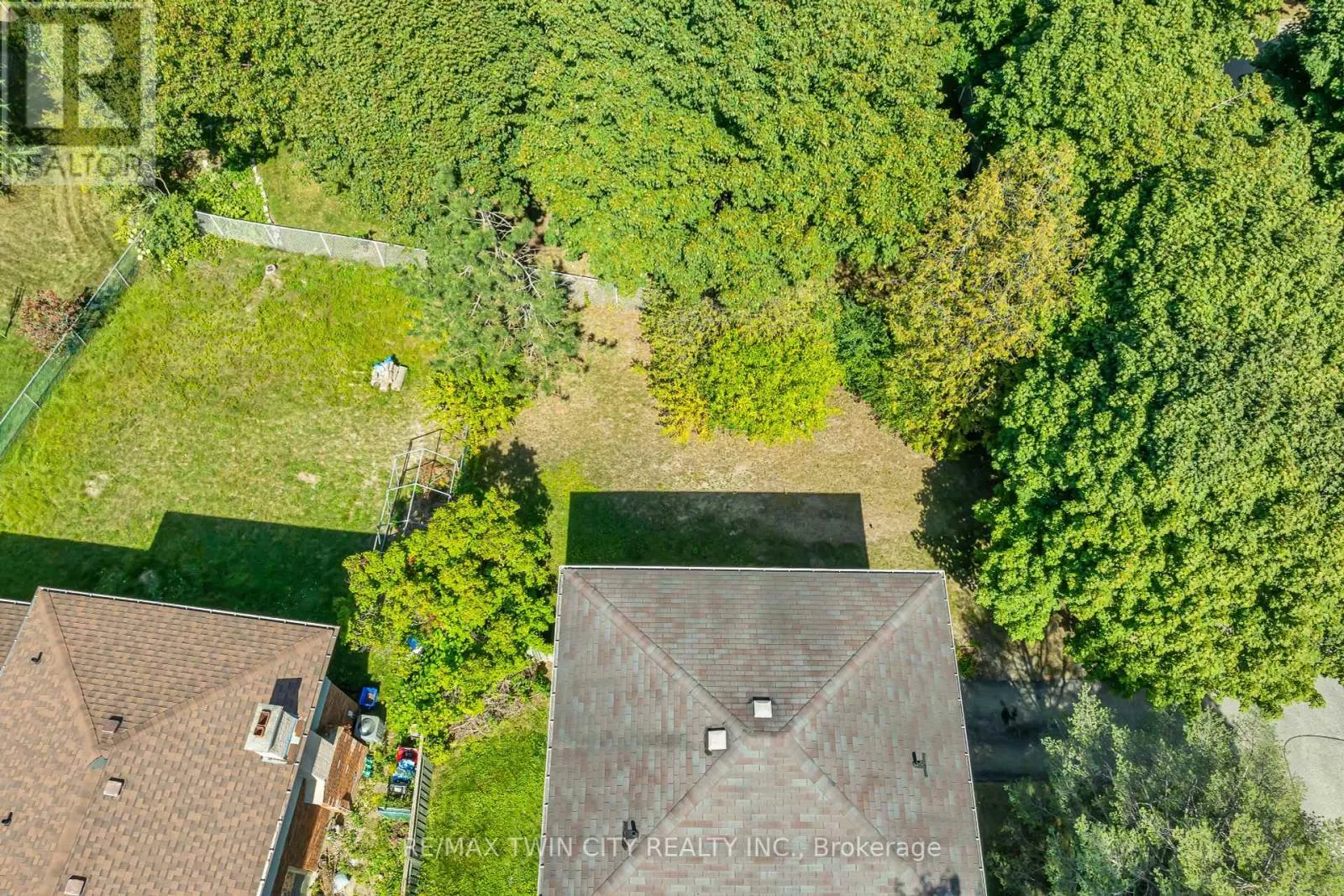 395 MOSSOM PLACE