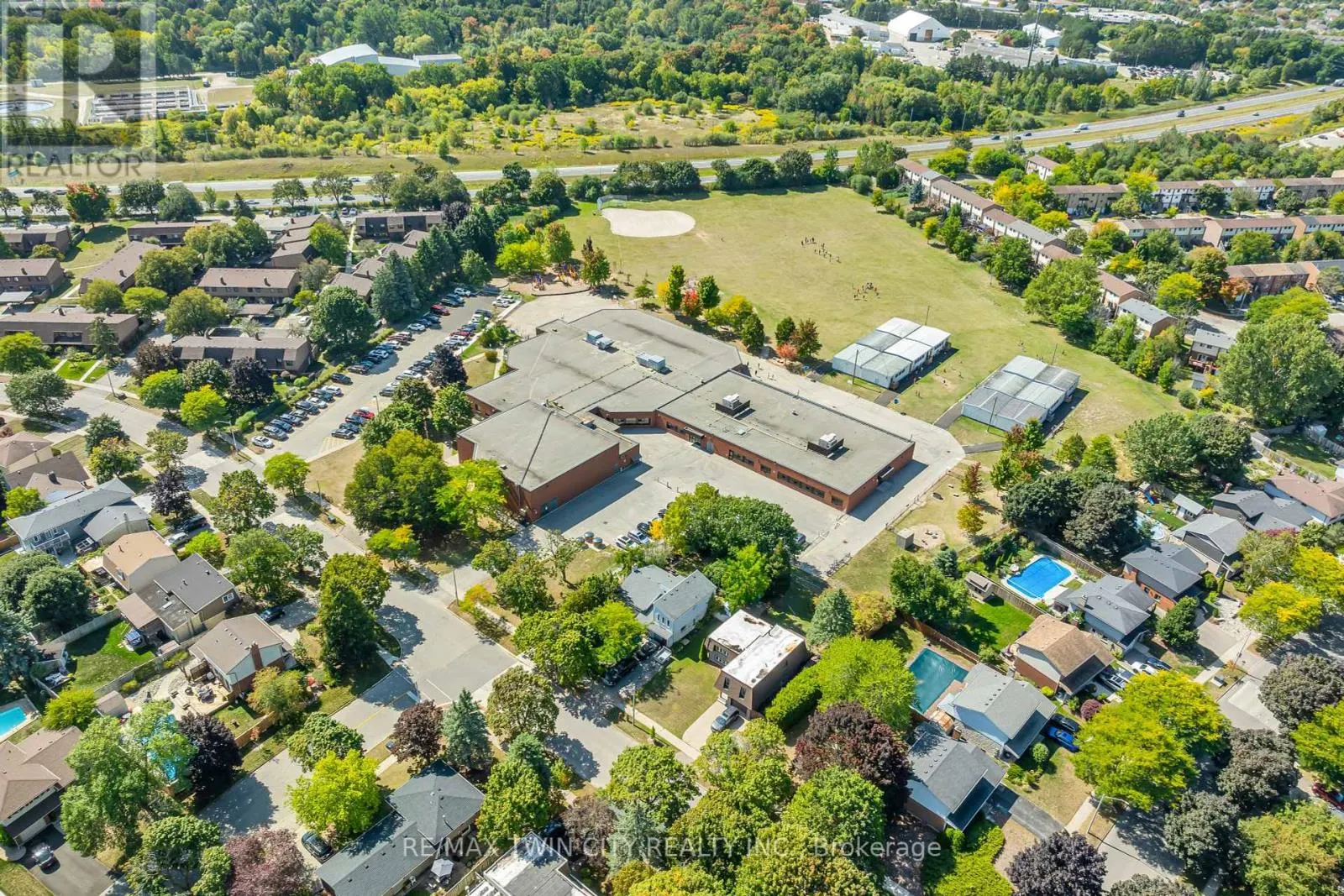 395 MOSSOM PLACE