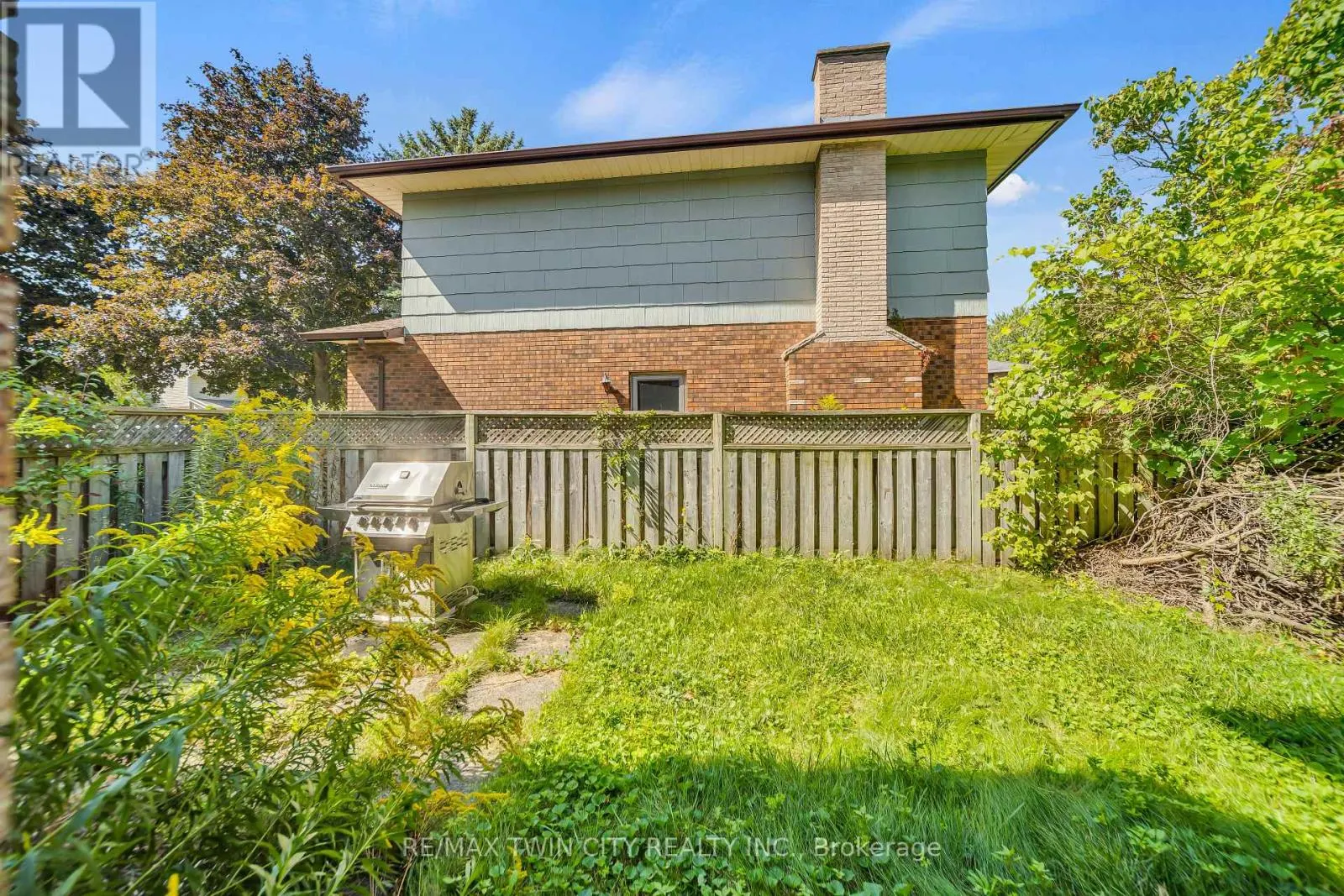395 MOSSOM PLACE