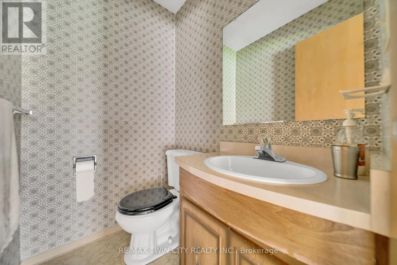 395 MOSSOM PLACE