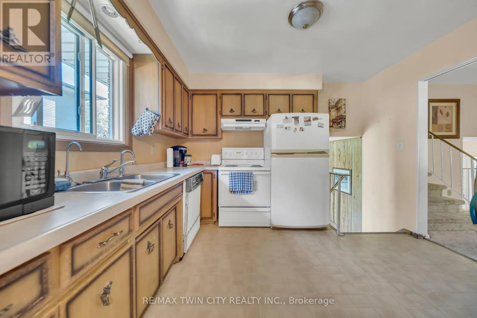 395 MOSSOM PLACE