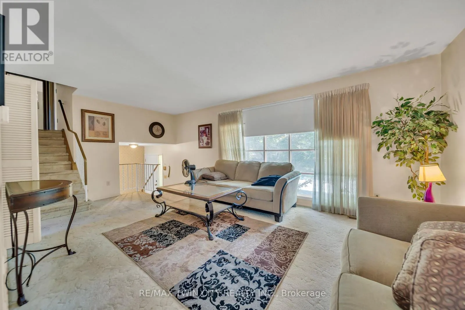 395 MOSSOM PLACE