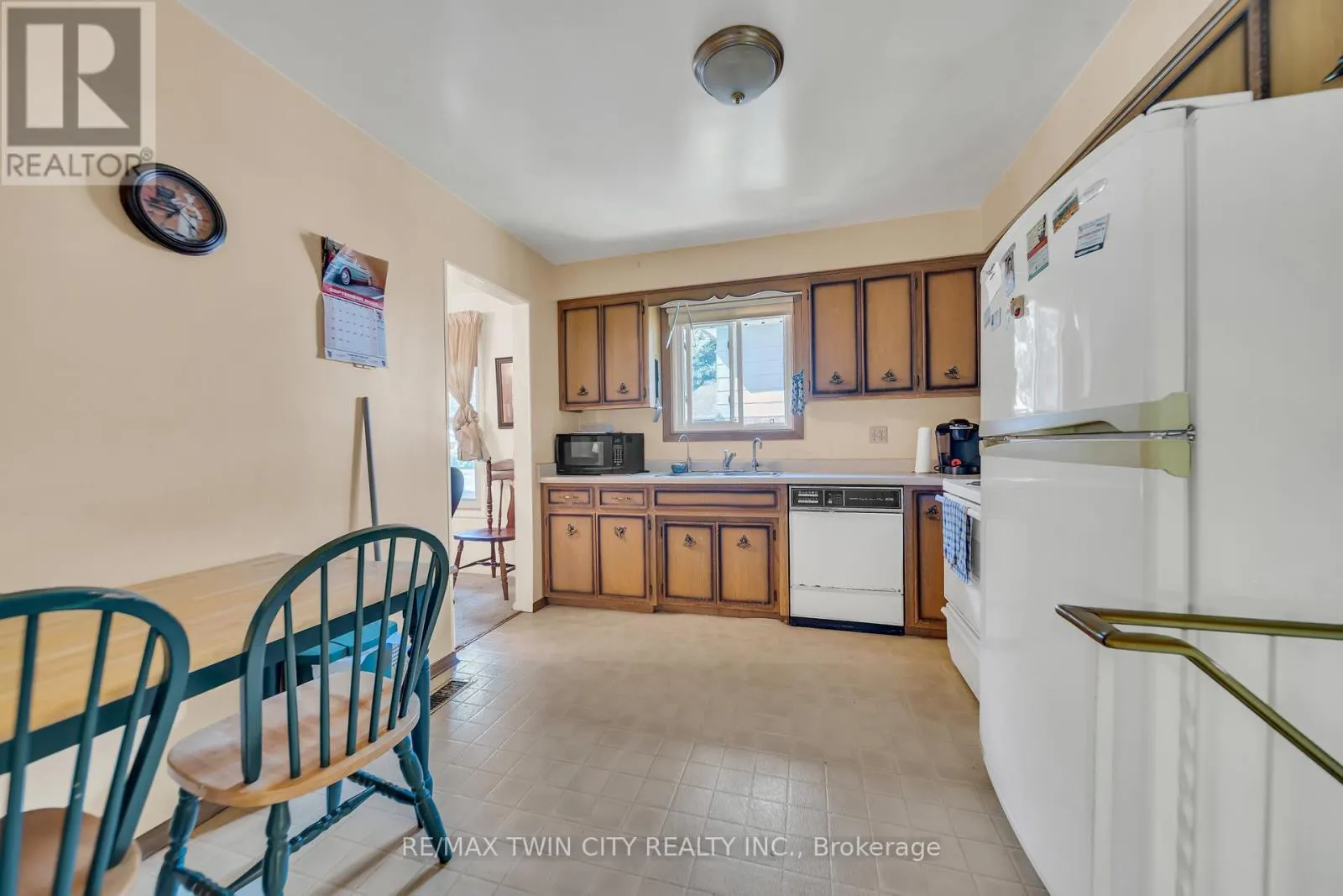 395 MOSSOM PLACE