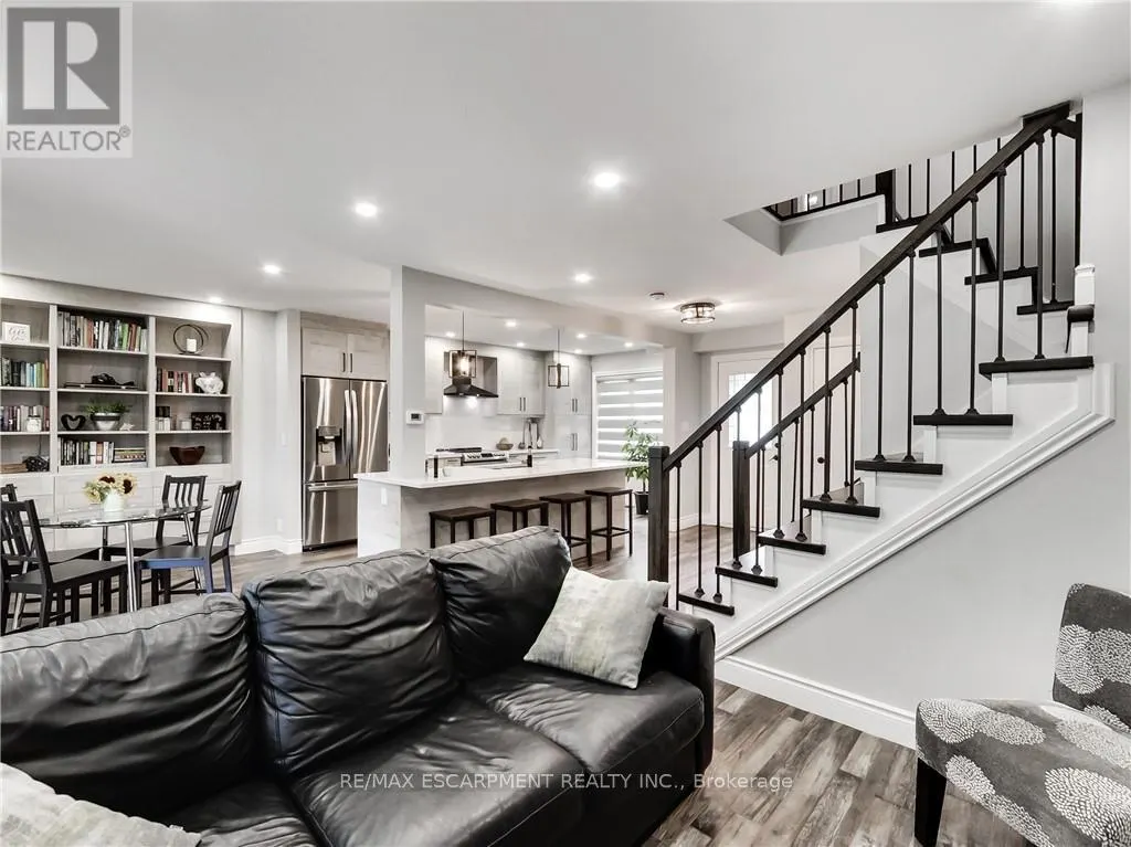 22 HEDGELAWN DRIVE