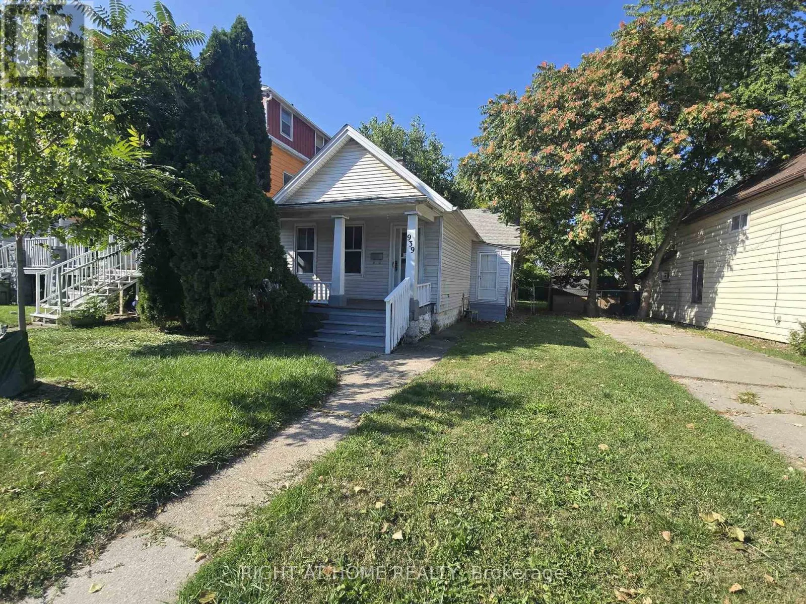 939 WELLINGTON STREET