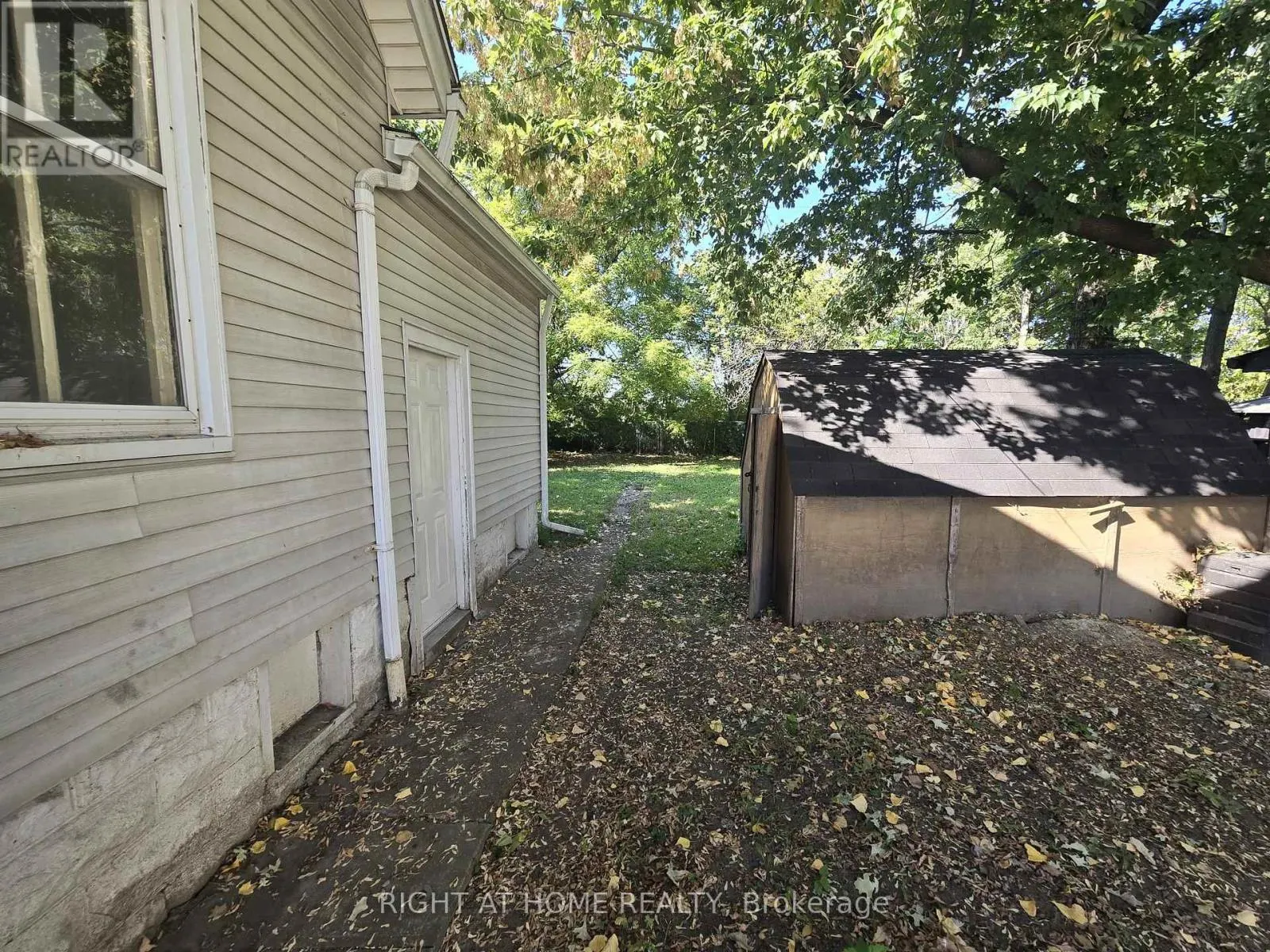939 WELLINGTON STREET