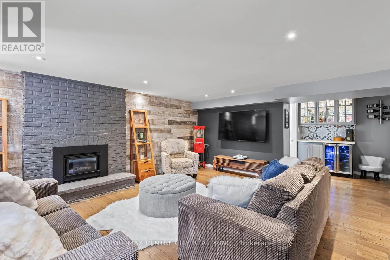 469 BELVEDERE PLACE