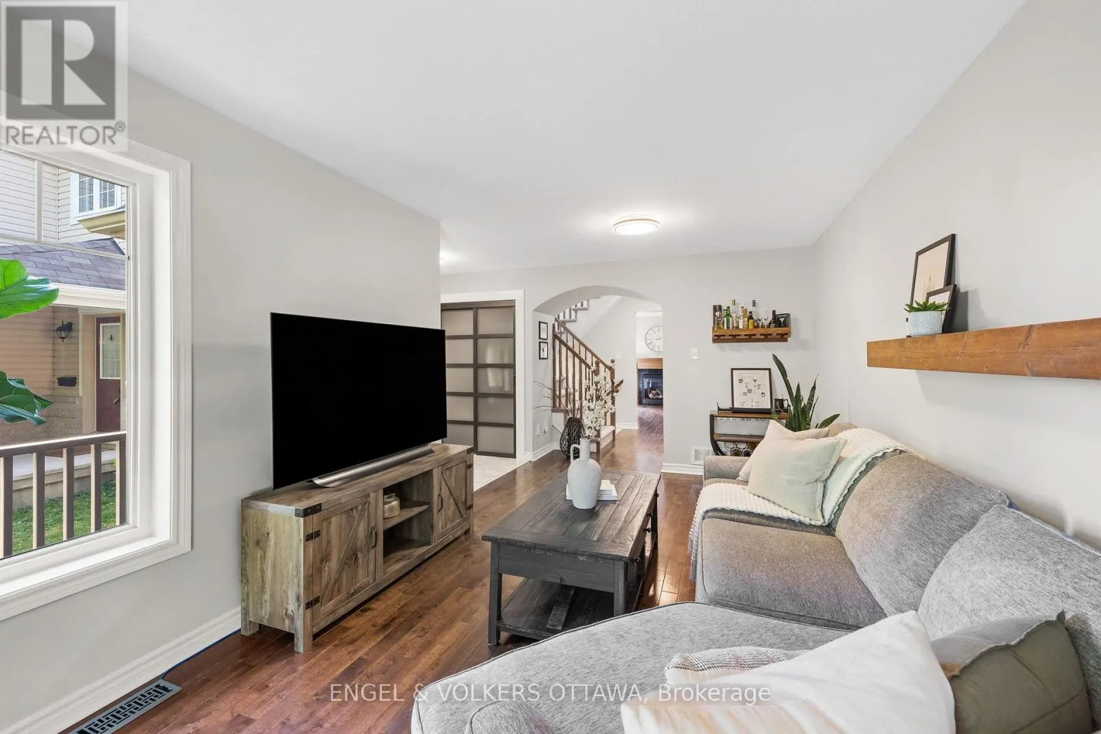 416 VENDEVALE AVENUE