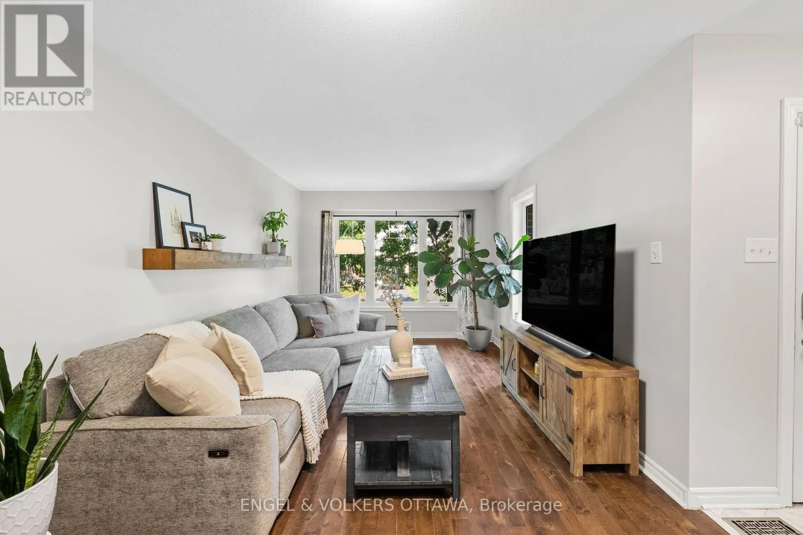 416 VENDEVALE AVENUE