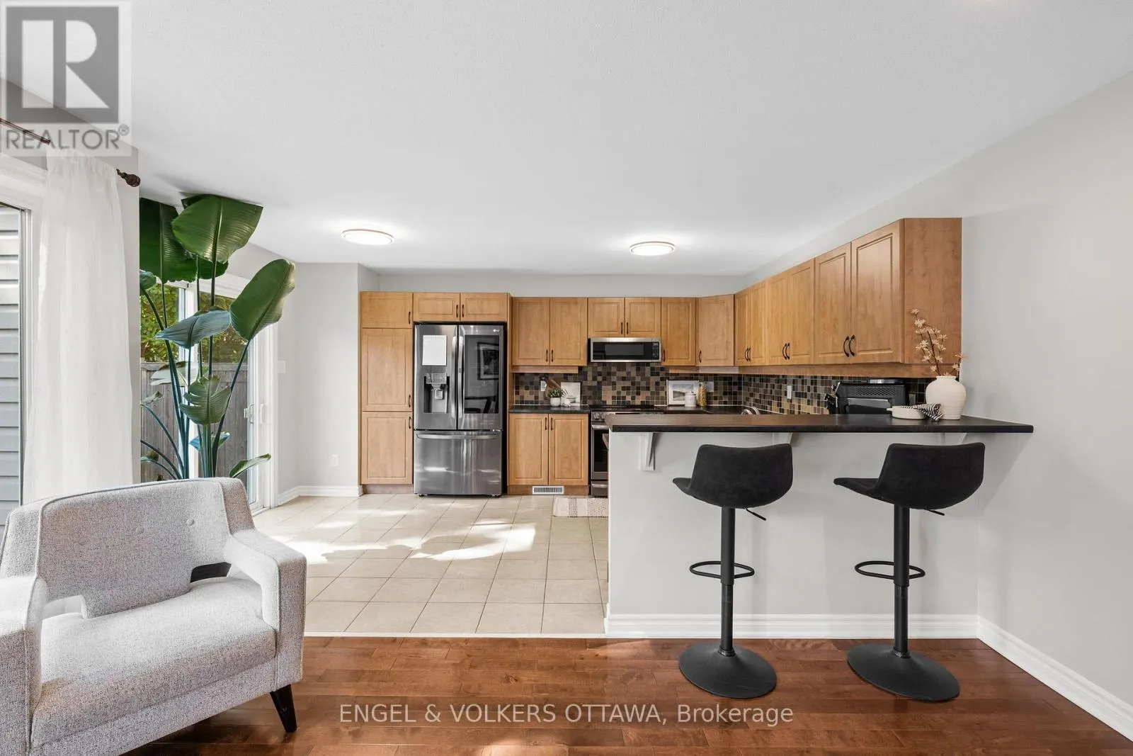 416 VENDEVALE AVENUE