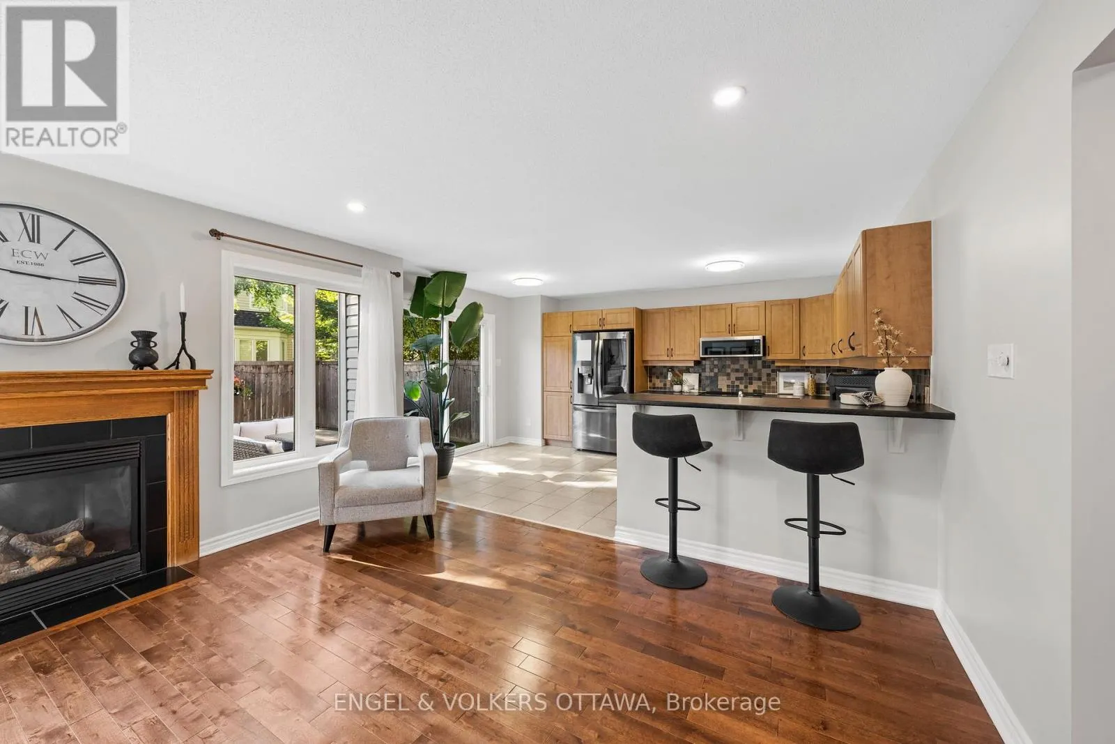 416 VENDEVALE AVENUE
