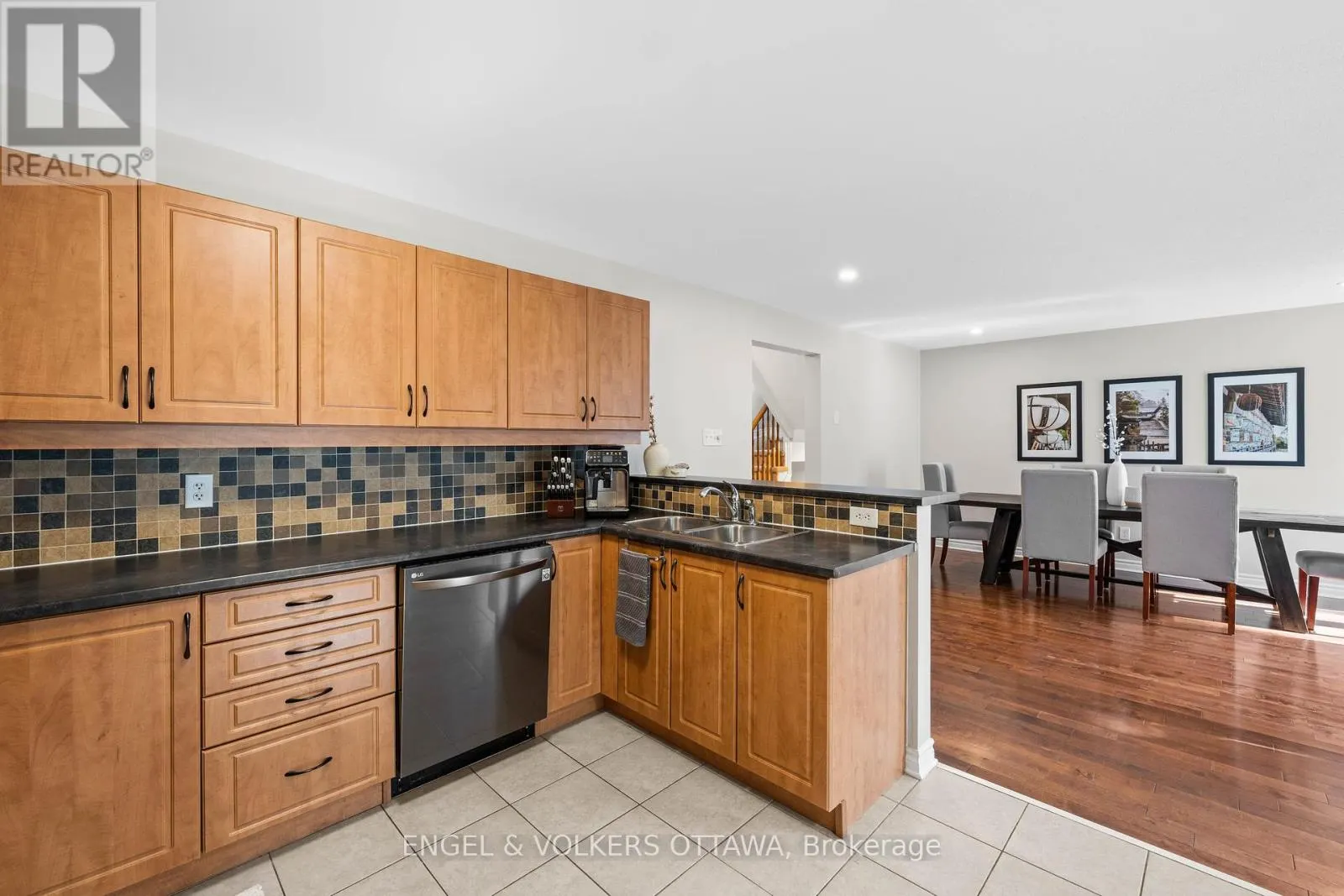 416 VENDEVALE AVENUE