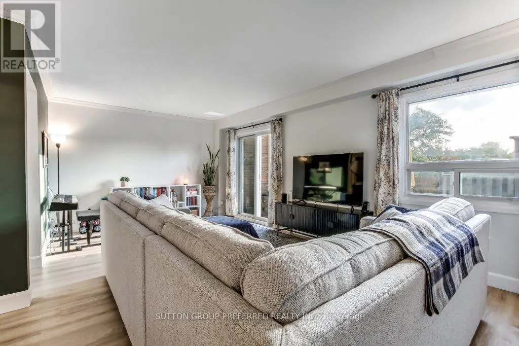 3 - 669 OSGOODE DRIVE, #3