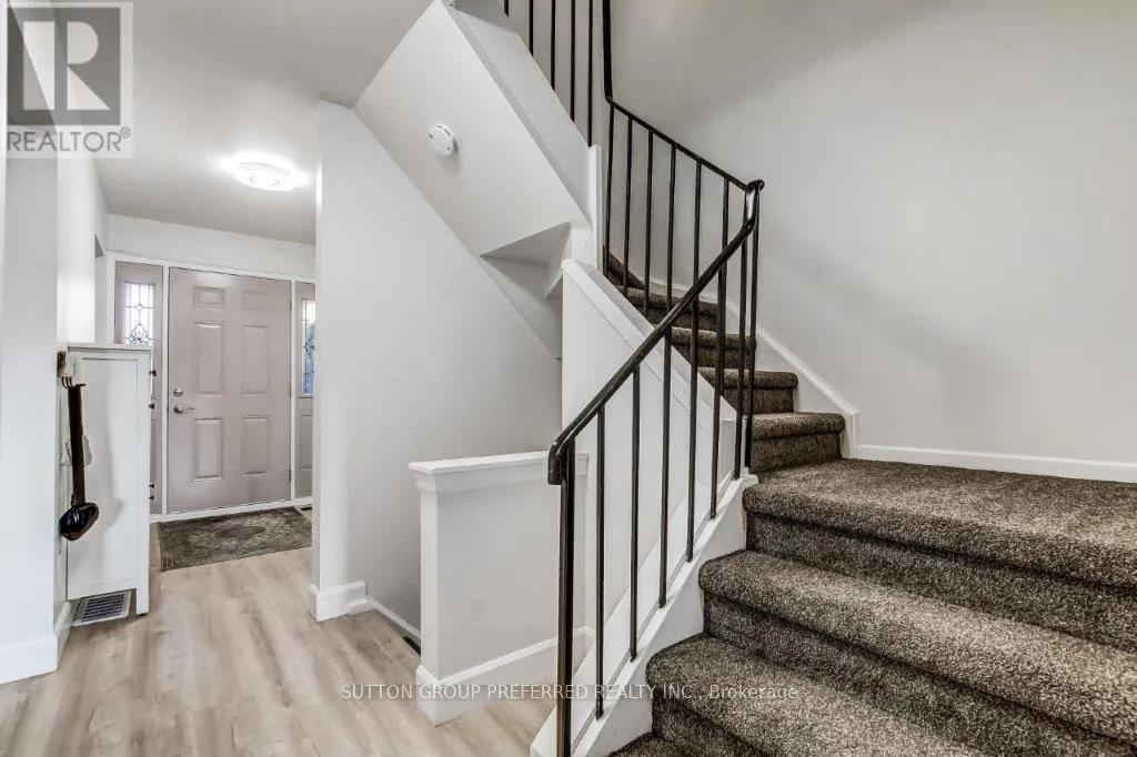 3 - 669 OSGOODE DRIVE, #3
