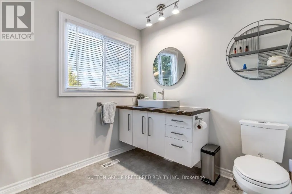 3 - 669 OSGOODE DRIVE, #3