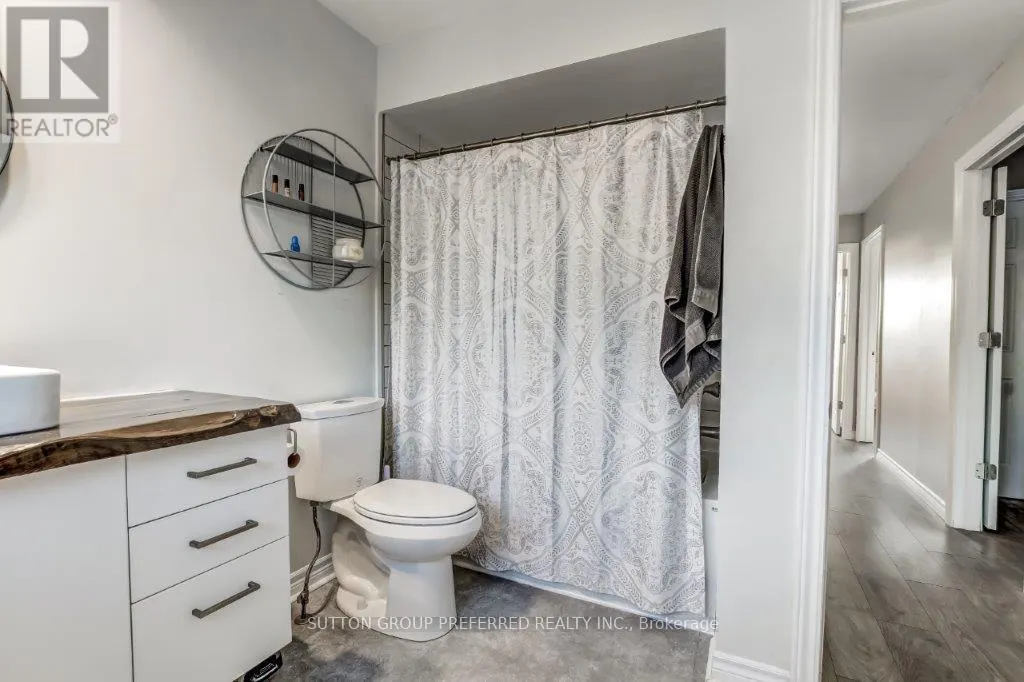 3 - 669 OSGOODE DRIVE, #3