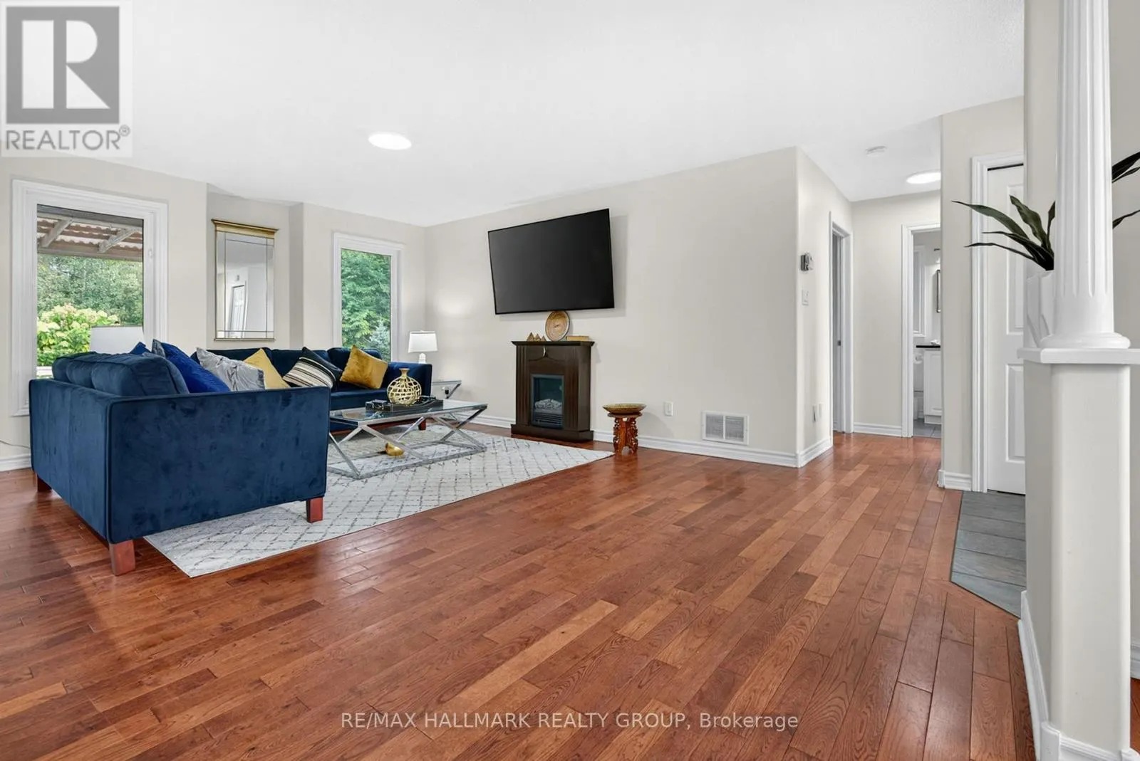 11 RIDEAU CROSSING CRESCENT