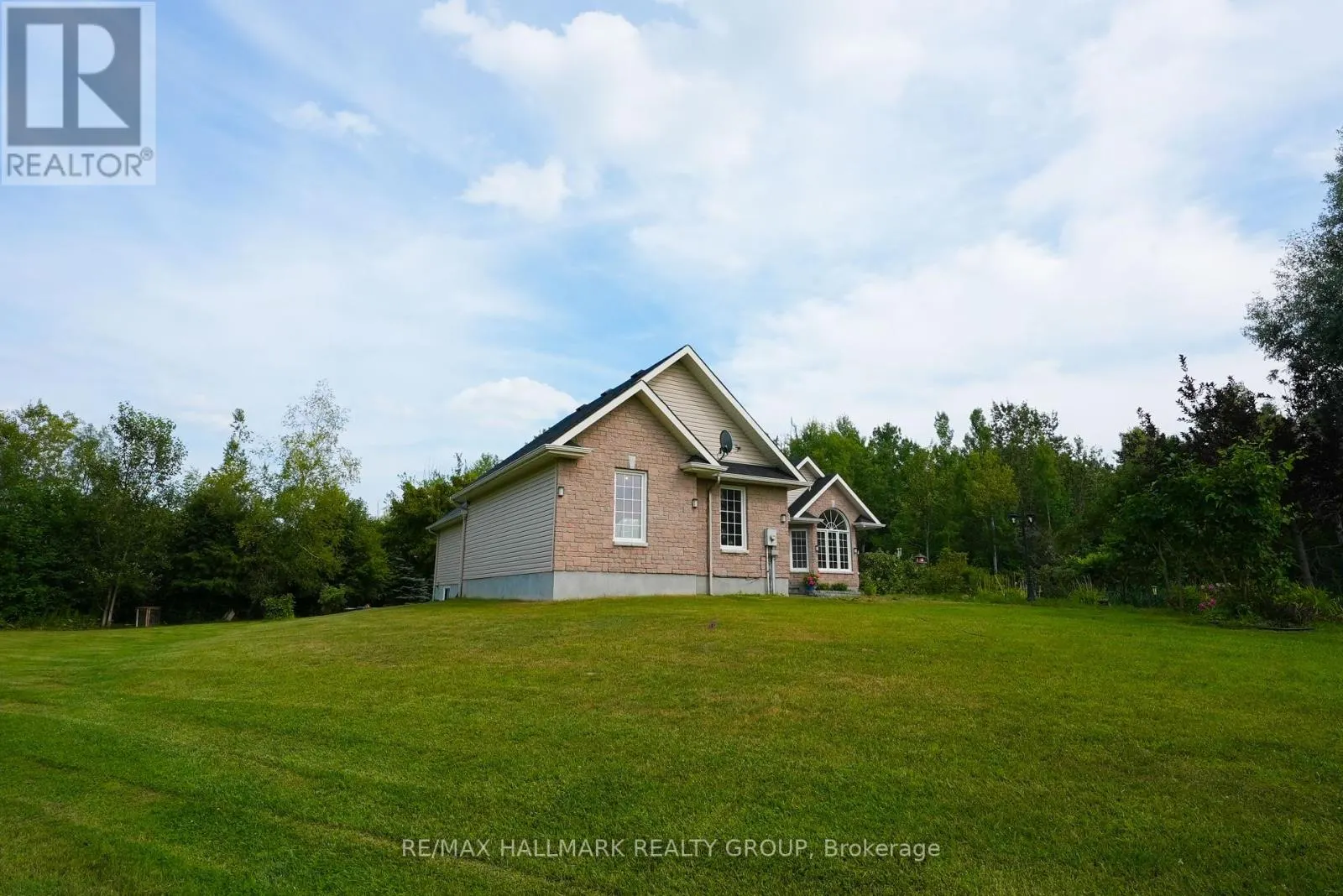 11 RIDEAU CROSSING CRESCENT