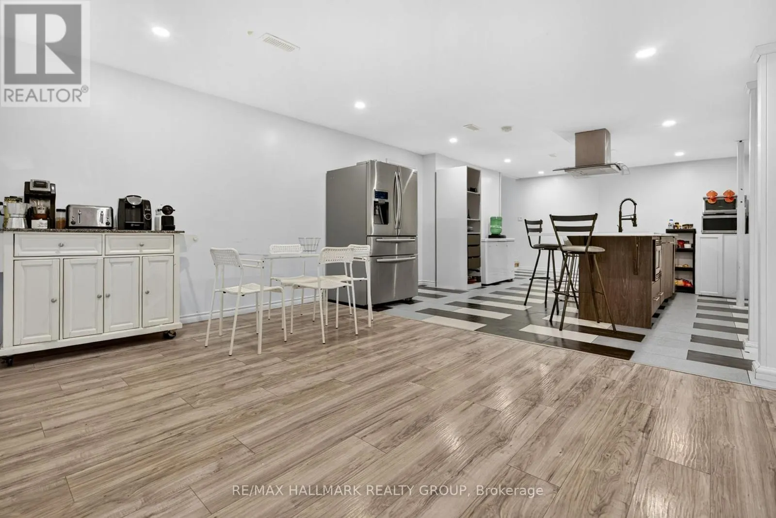 11 RIDEAU CROSSING CRESCENT