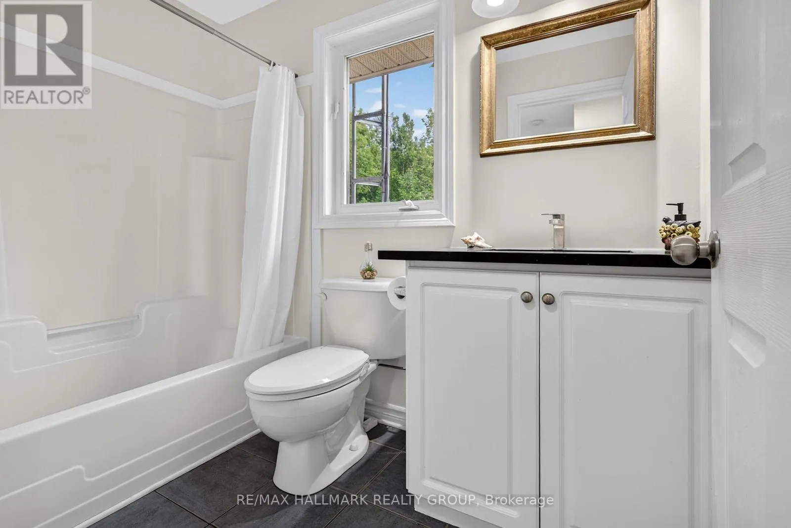 11 RIDEAU CROSSING CRESCENT