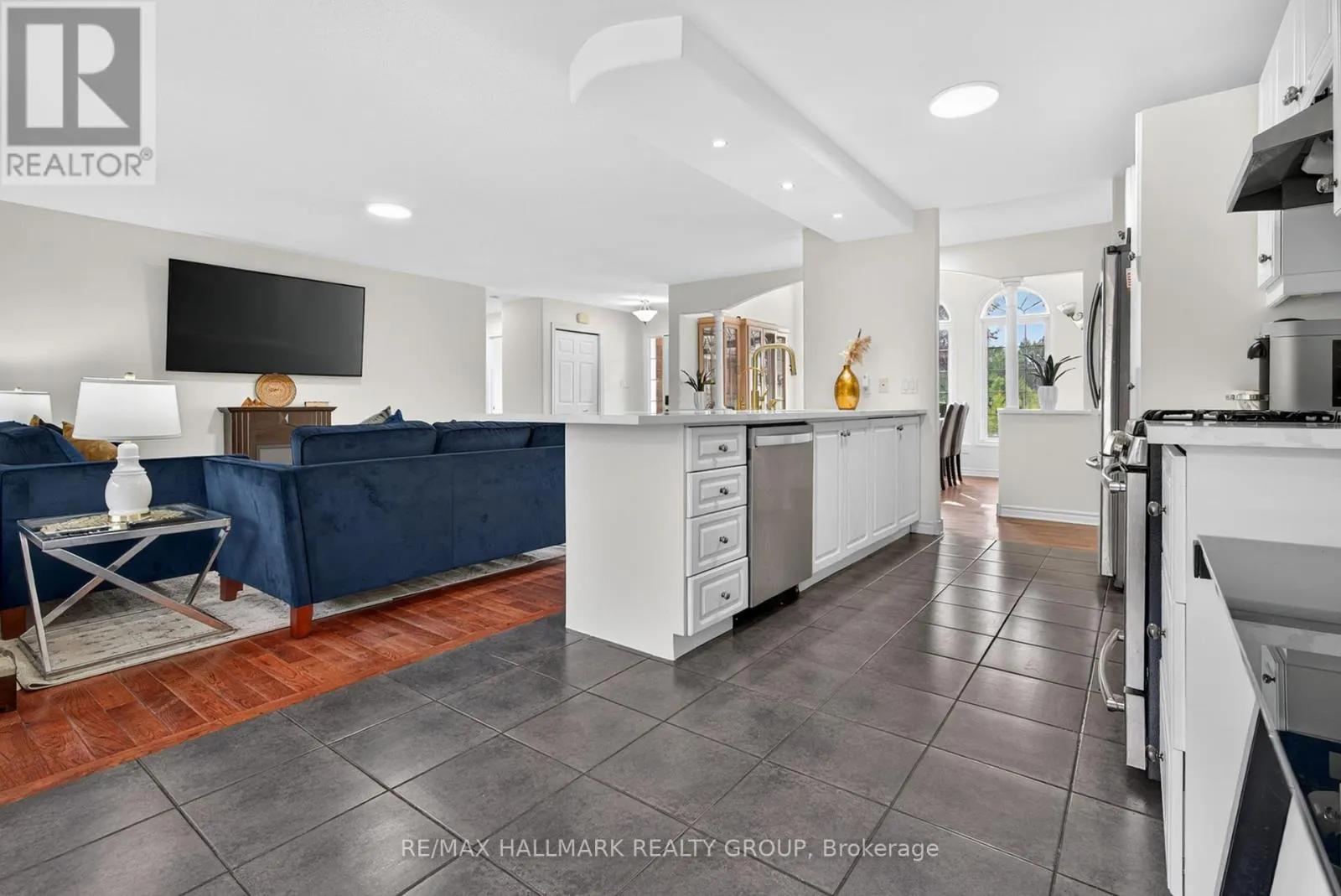 11 RIDEAU CROSSING CRESCENT