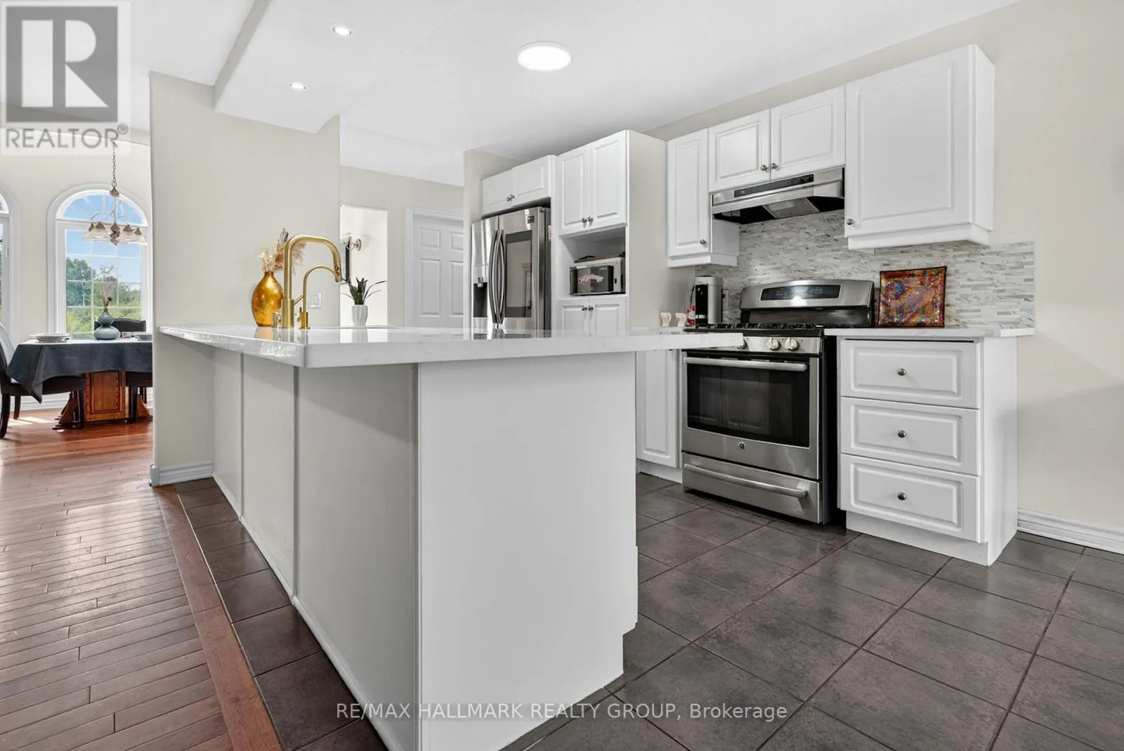11 RIDEAU CROSSING CRESCENT