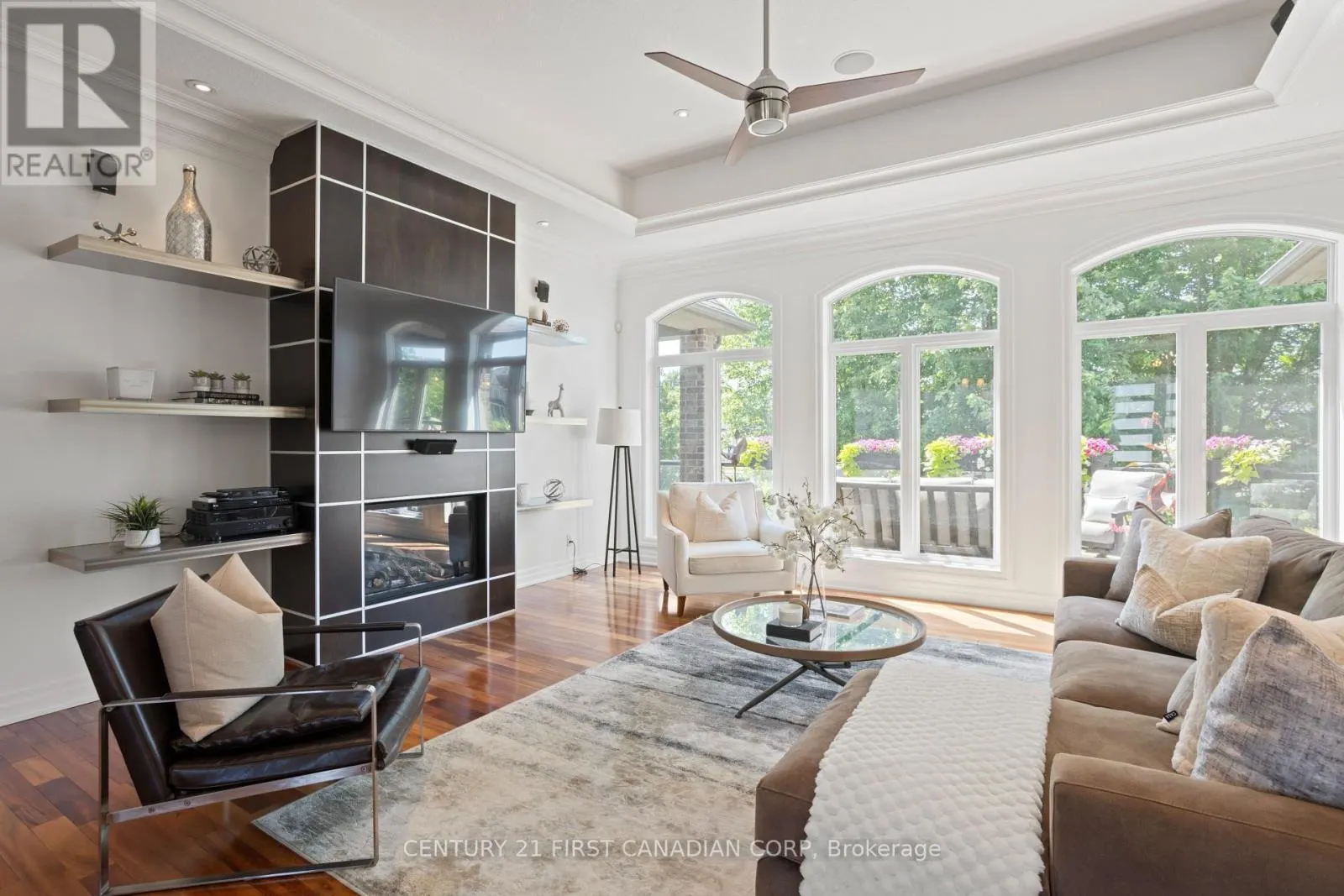 7071 CLAYTON WALK
