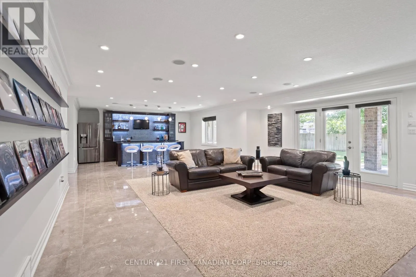 7071 CLAYTON WALK
