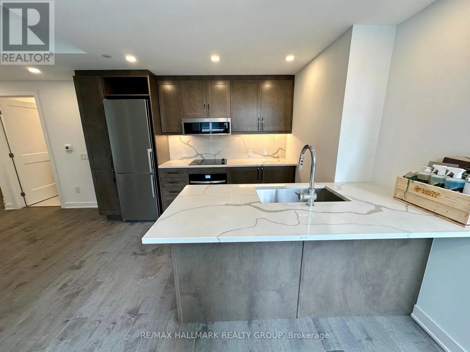 706 - 340 QUEEN STREET