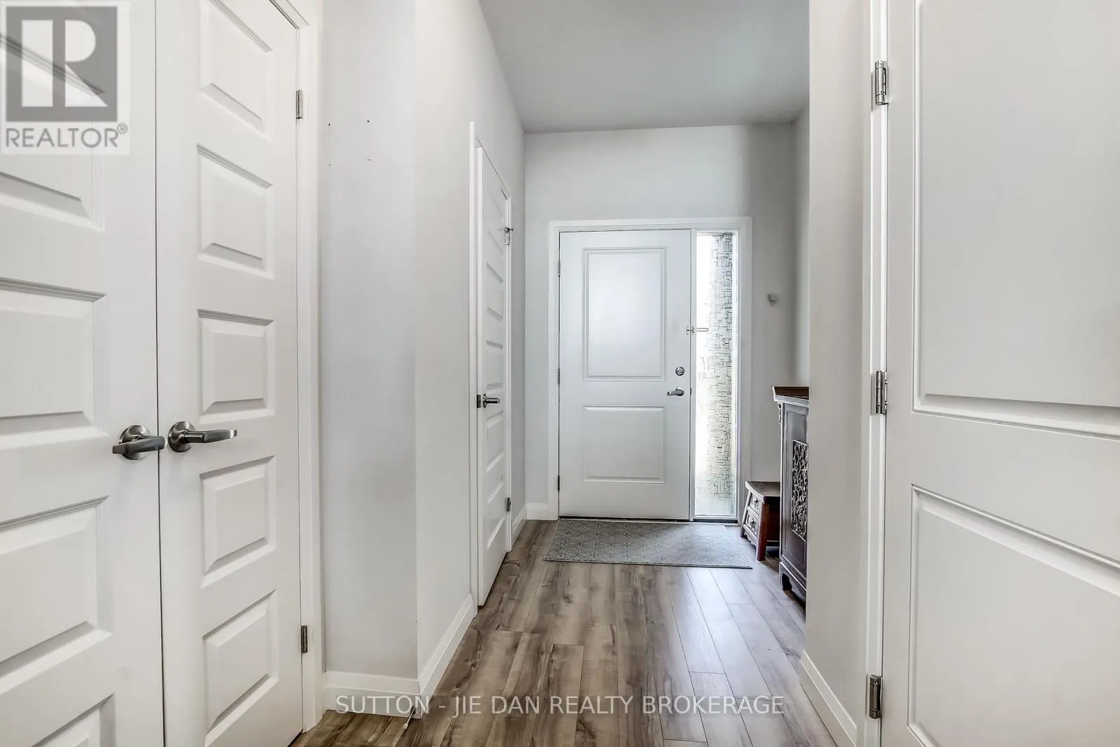 2 - 819 KLEINBURG DRIVE, #2
