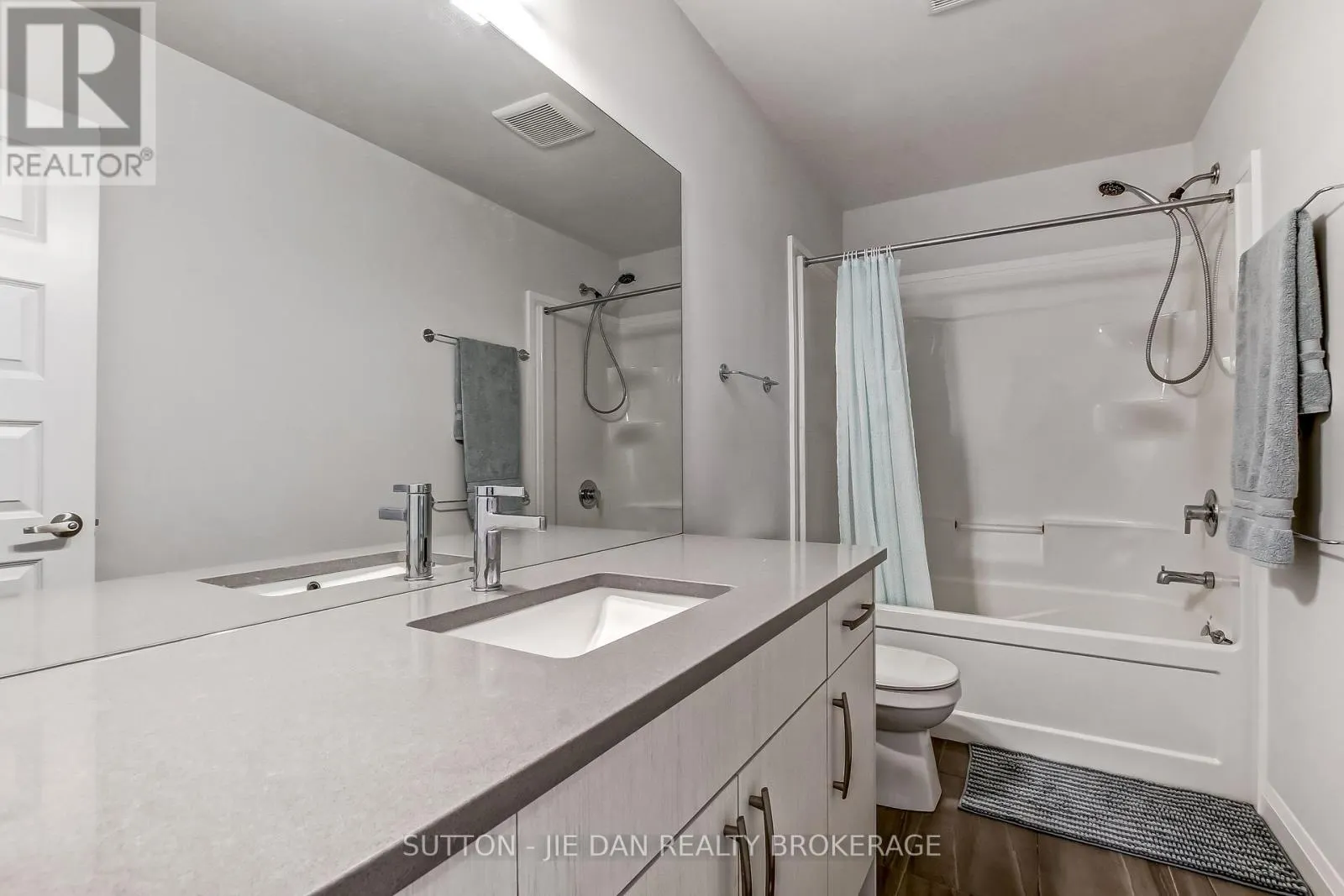 2 - 819 KLEINBURG DRIVE, #2