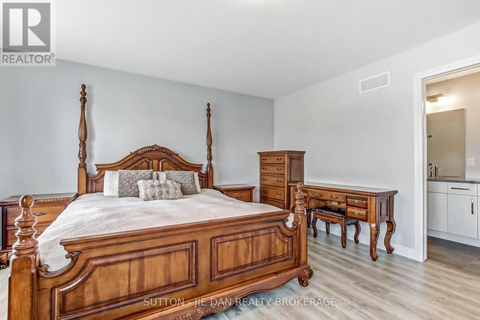 2 - 819 KLEINBURG DRIVE, #2