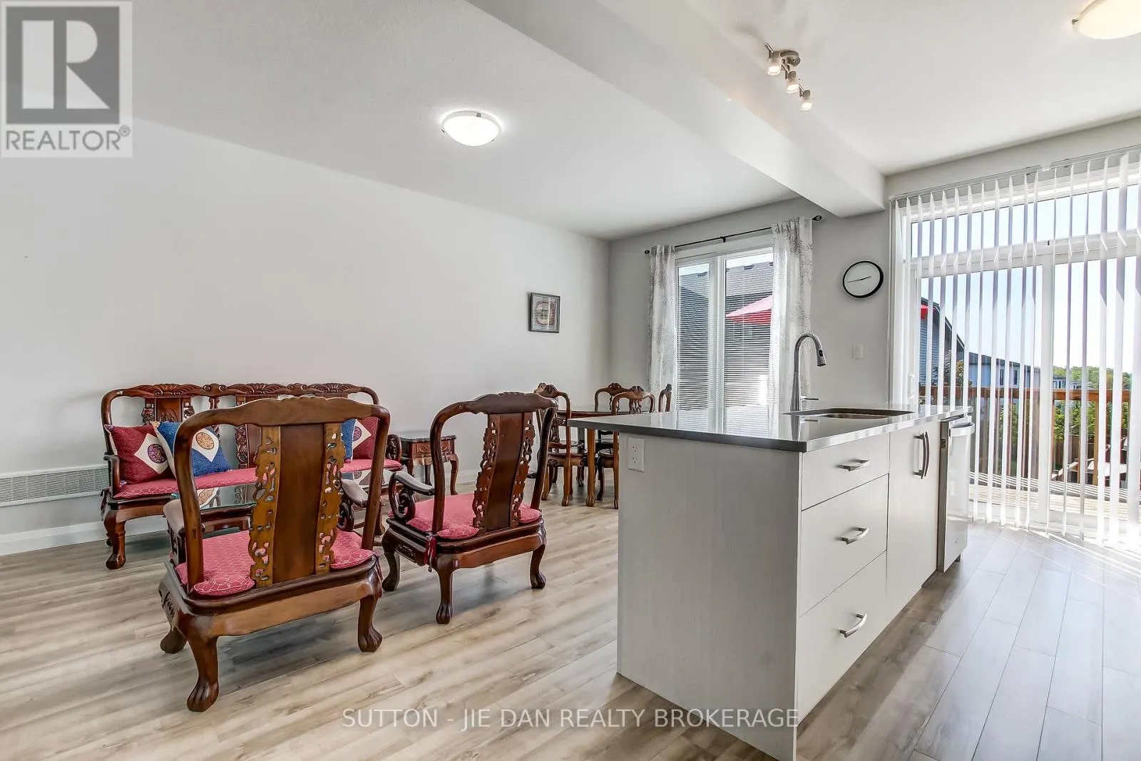 2 - 819 KLEINBURG DRIVE, #2