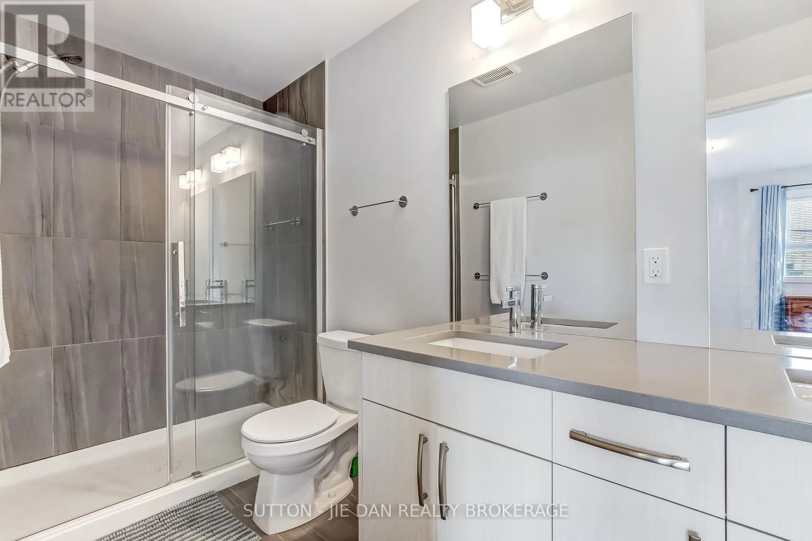 2 - 819 KLEINBURG DRIVE, #2