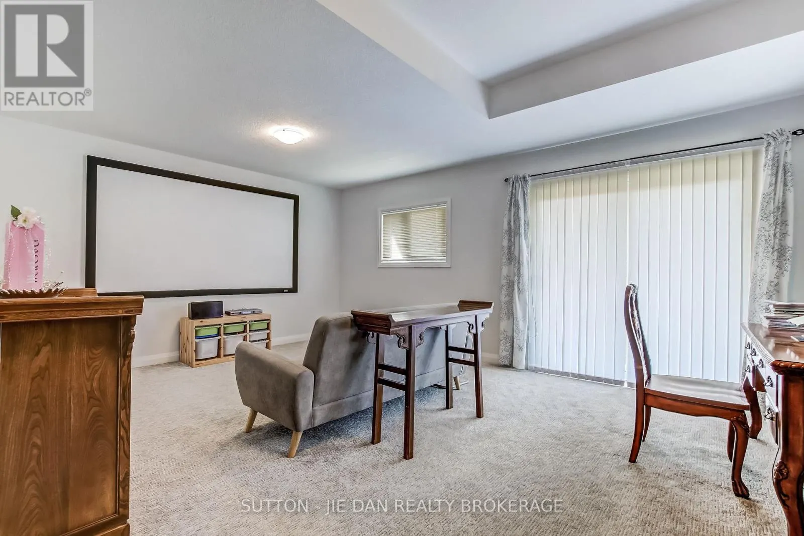 2 - 819 KLEINBURG DRIVE, #2