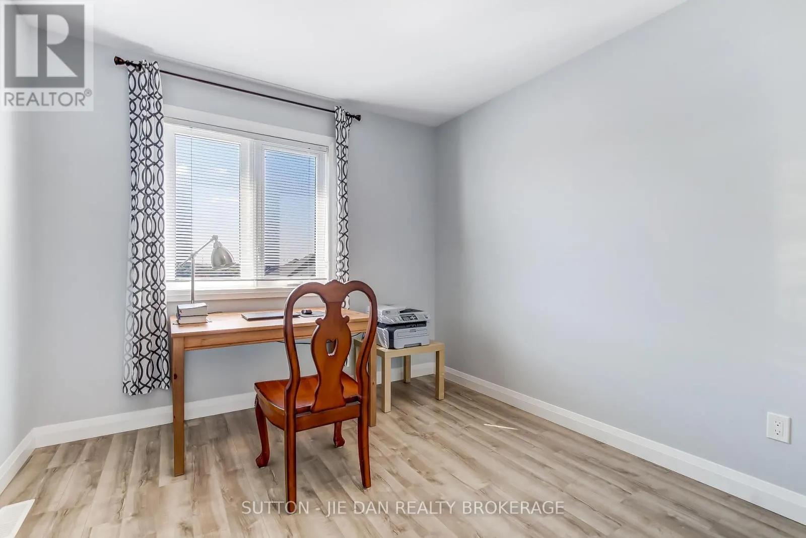 2 - 819 KLEINBURG DRIVE, #2