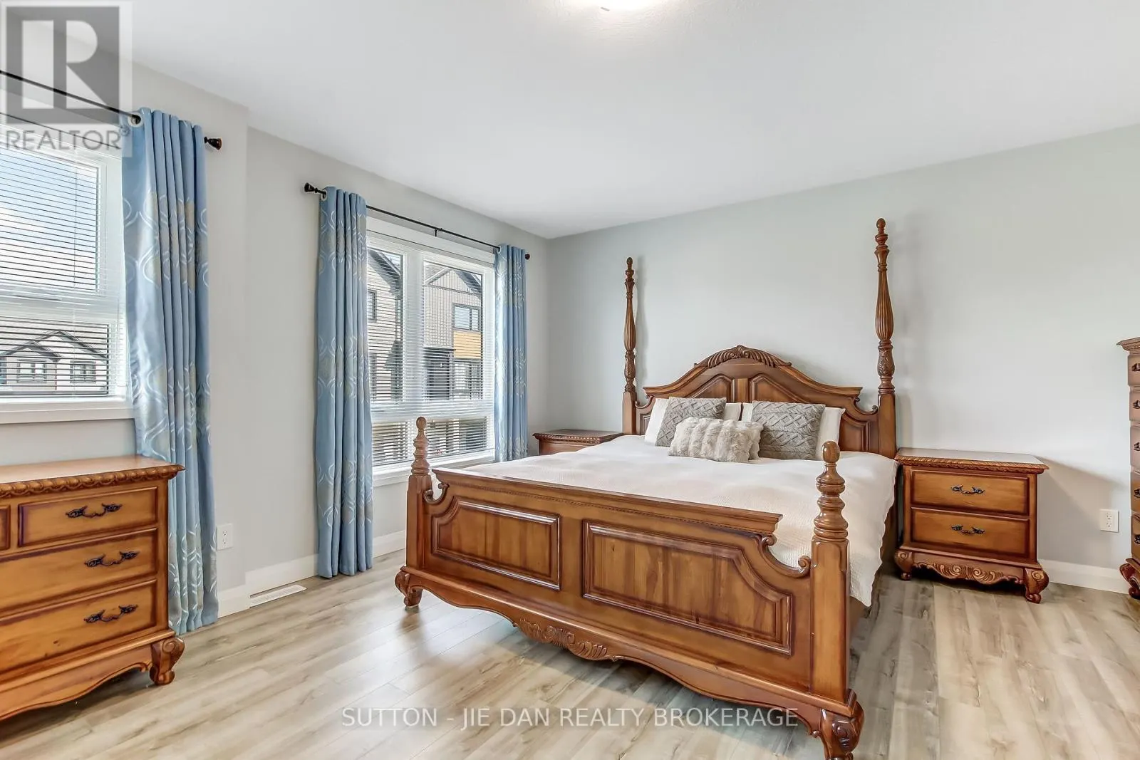 2 - 819 KLEINBURG DRIVE, #2