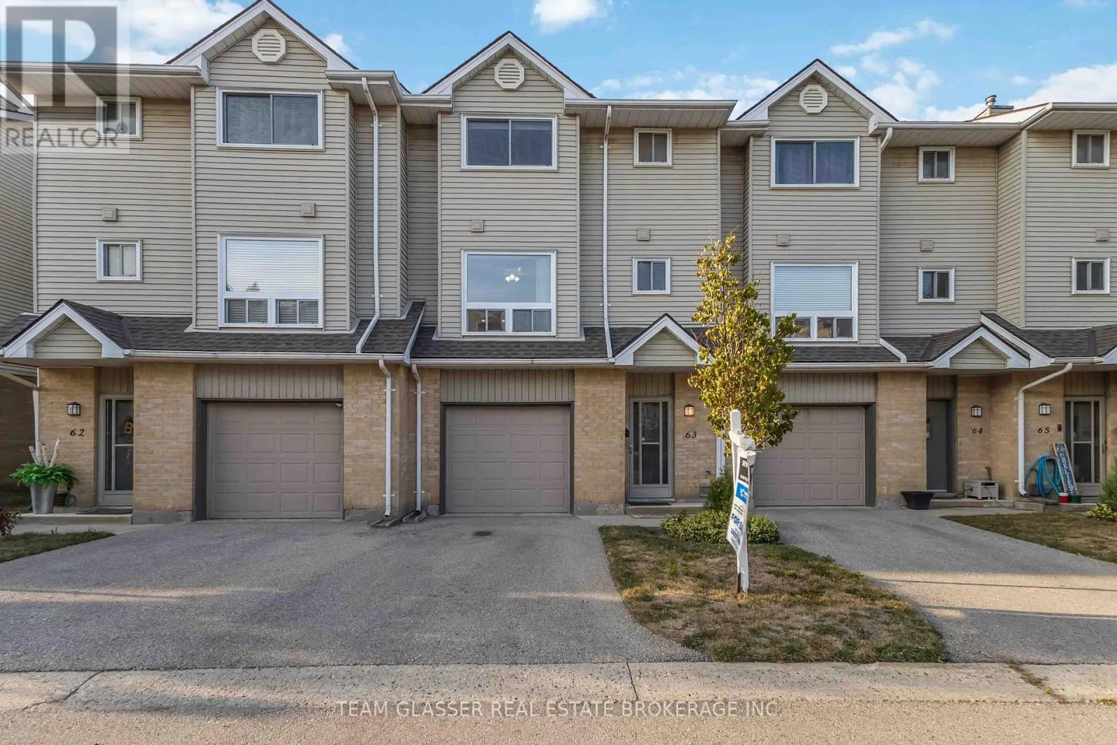 63 - 1990 WAVELL STREET, #63