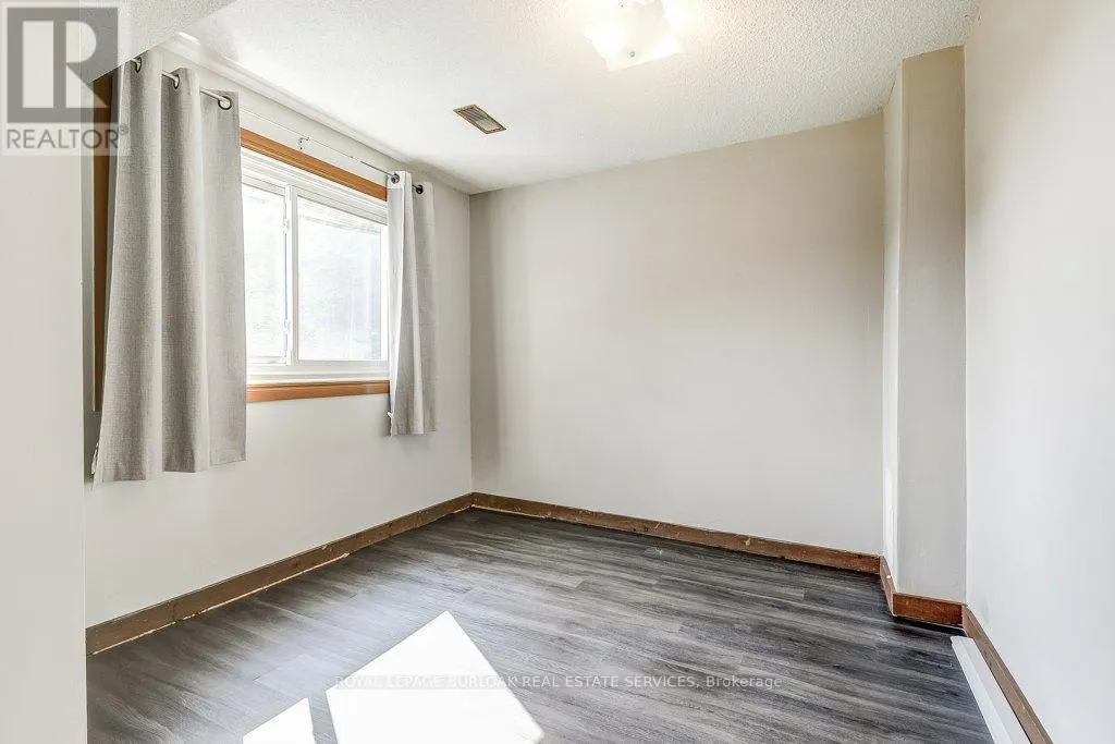 581 COLLEGE AVENUE W