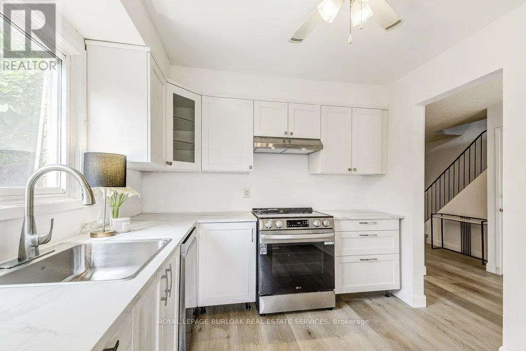 581 COLLEGE AVENUE W