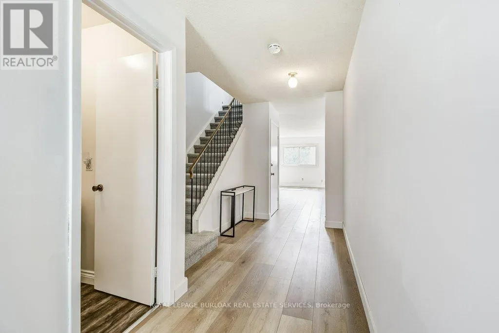 581 COLLEGE AVENUE W