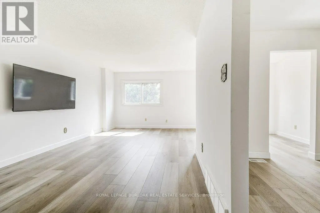 581 COLLEGE AVENUE W