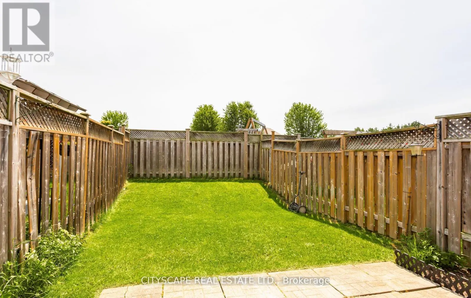 493 BEAUMONT CRESCENT