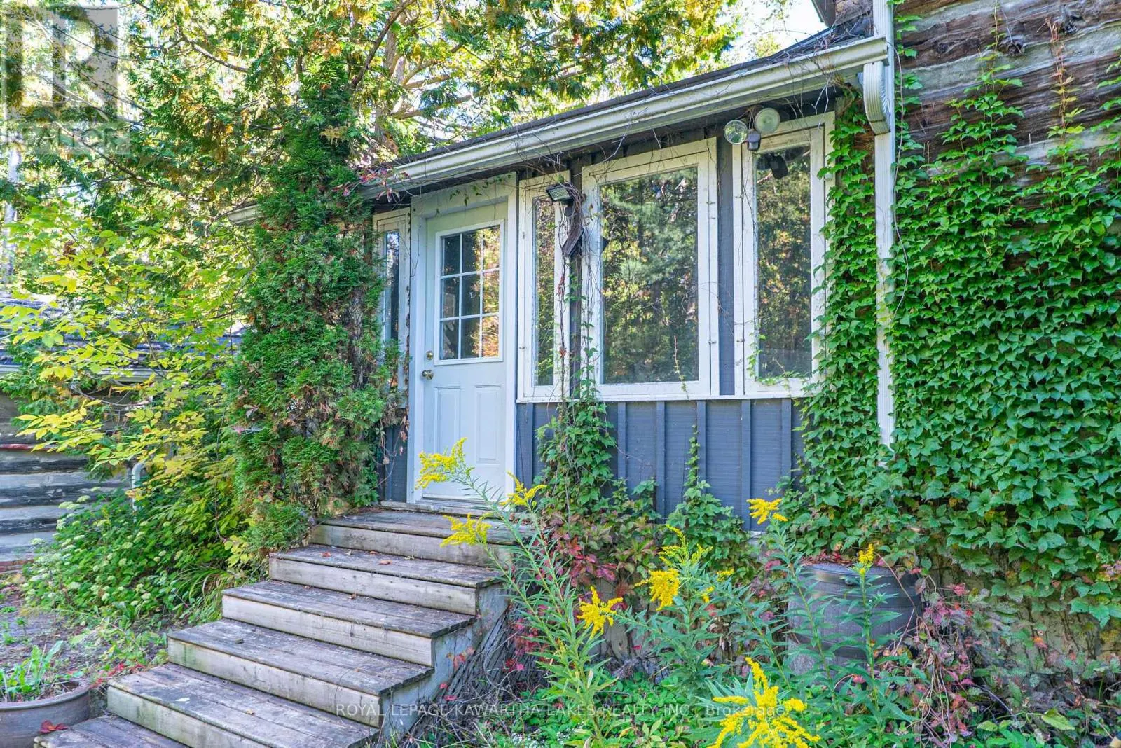 979 LINDEN VALLEY ROAD