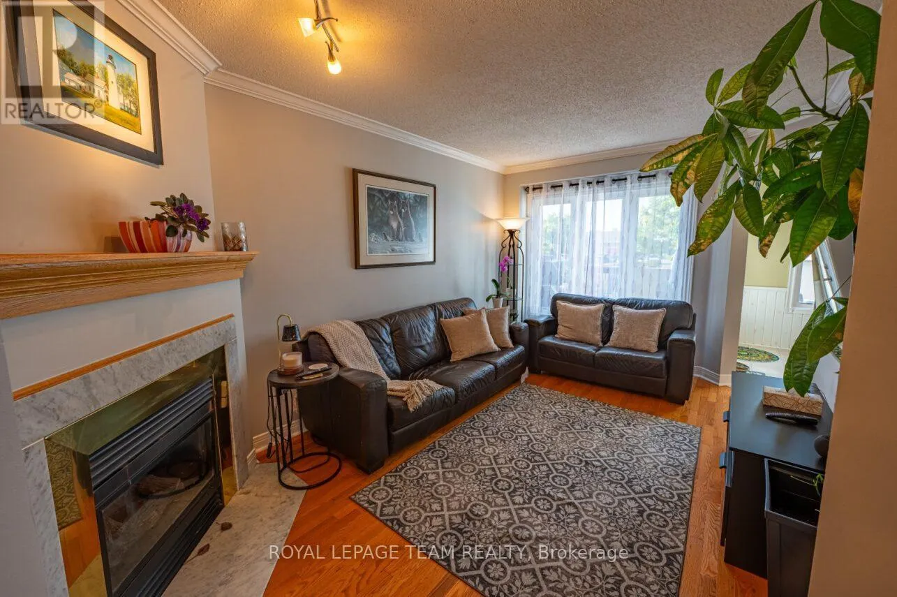 19 LOCHELAND CRESCENT