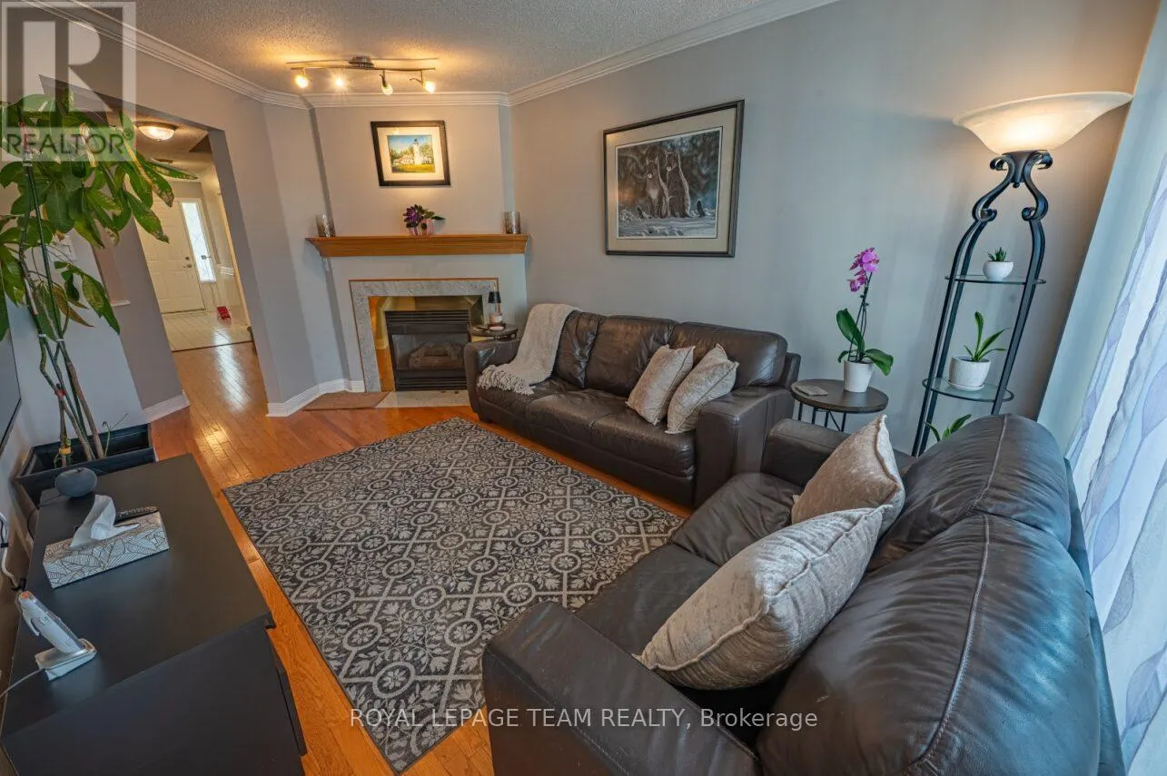 19 LOCHELAND CRESCENT