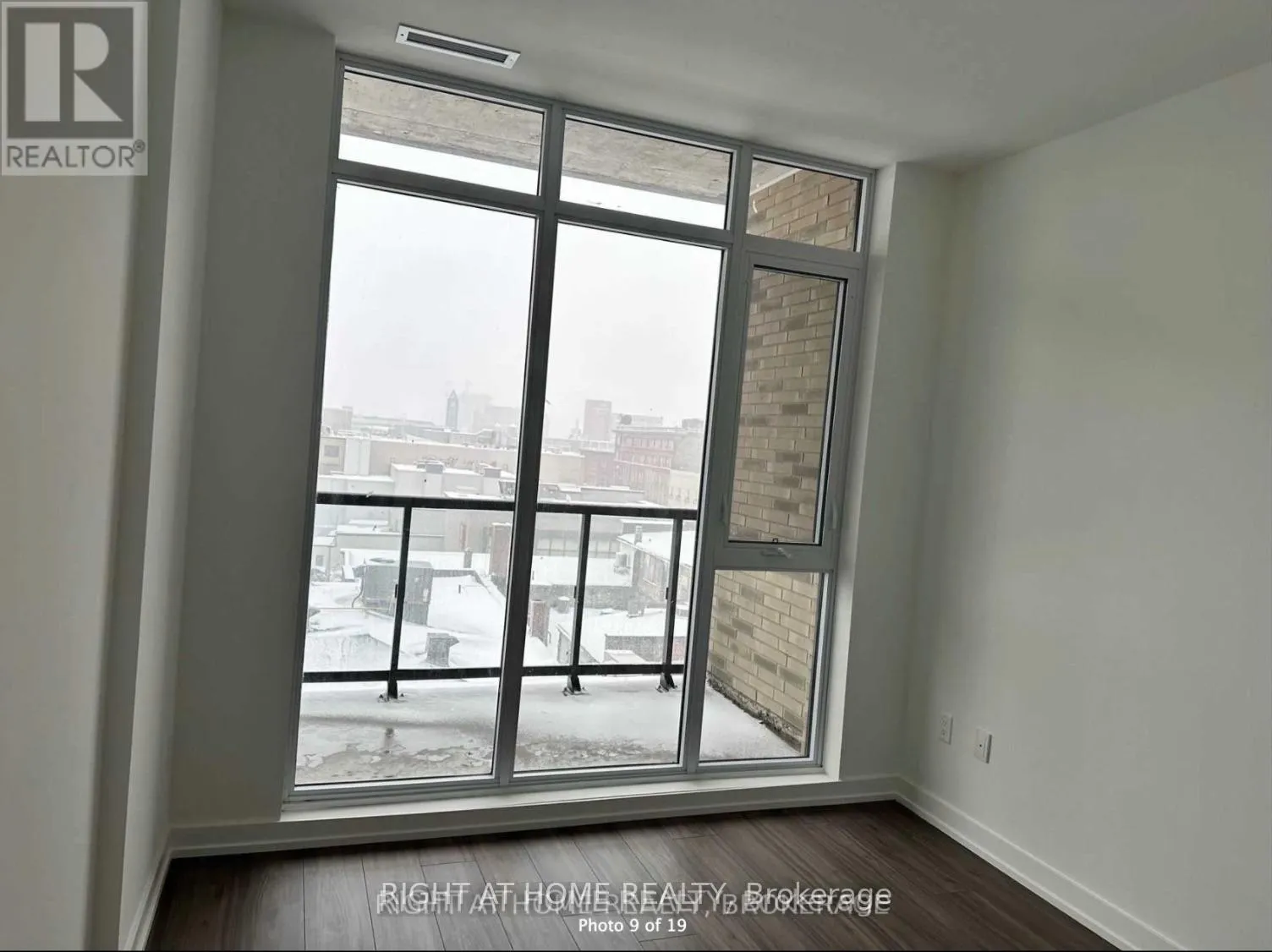 415 - 55 DUKE STREET W