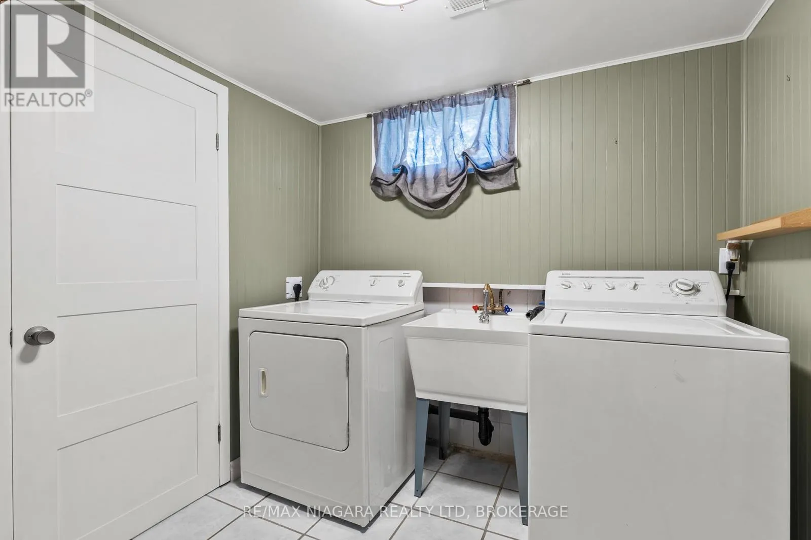 294 LAKESHORE ROAD
