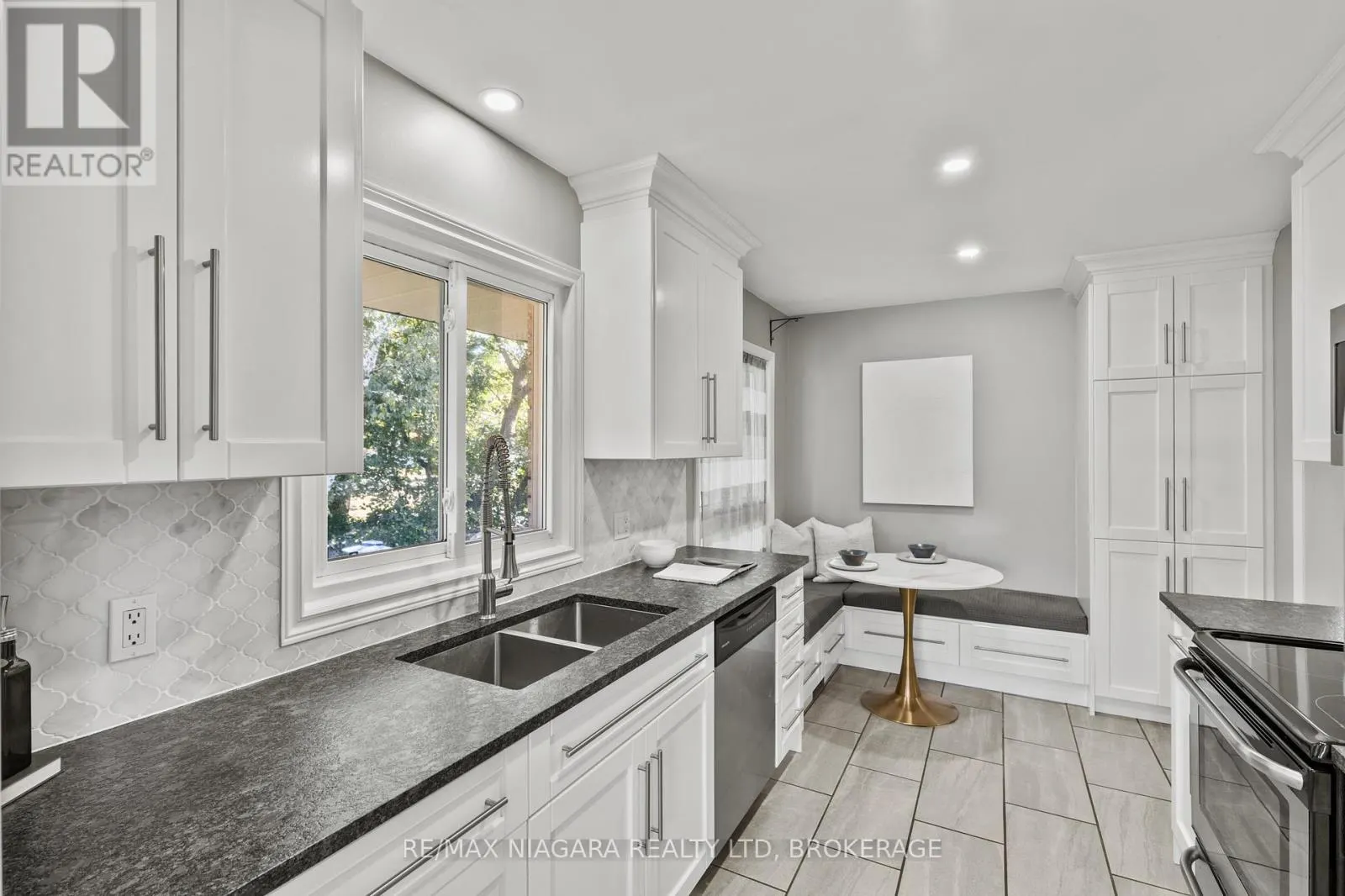 294 LAKESHORE ROAD