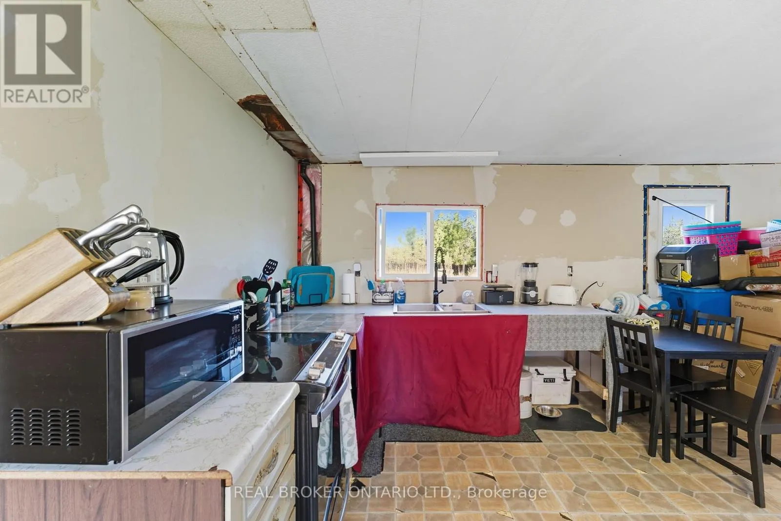 1011 WHITNEY ROAD